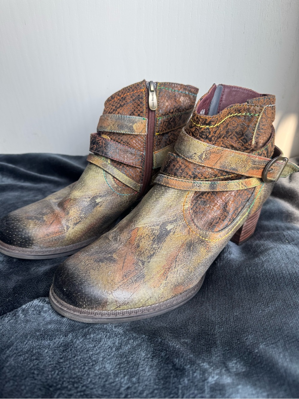 L'Artiste Spring Step Shazam Leather Ankle Boots